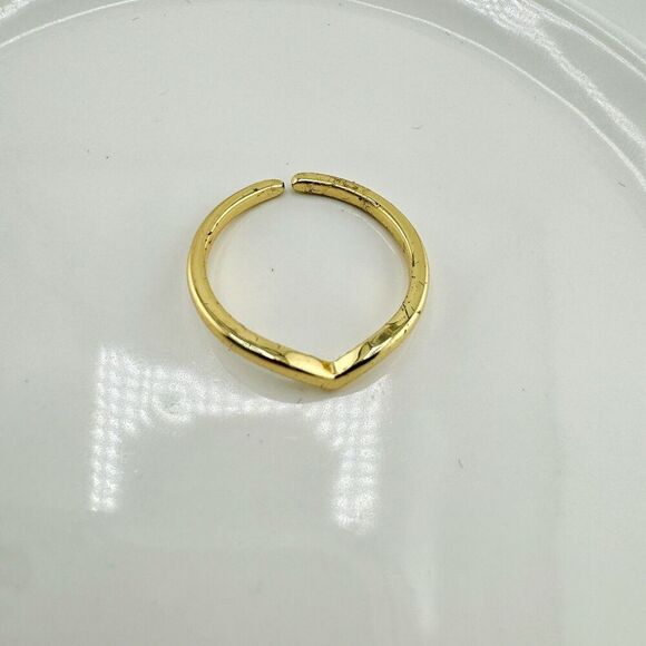 Vintage Chevron V Gold Tone Ring Retro MCM Statement Glam Minimalist Preppy - Picture 5 of 6